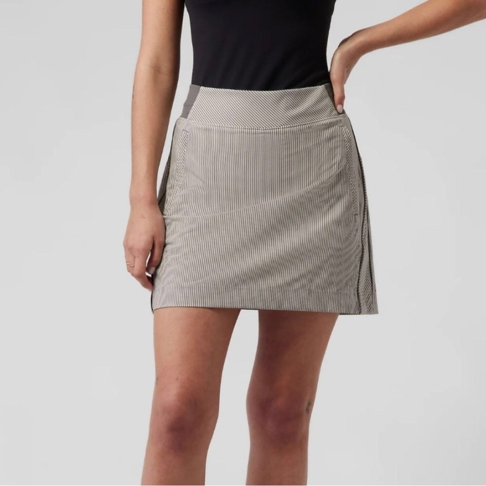 Athleta Brooklyn Textured 16" Skort 988134 in City Stripe White/Gray Size 12